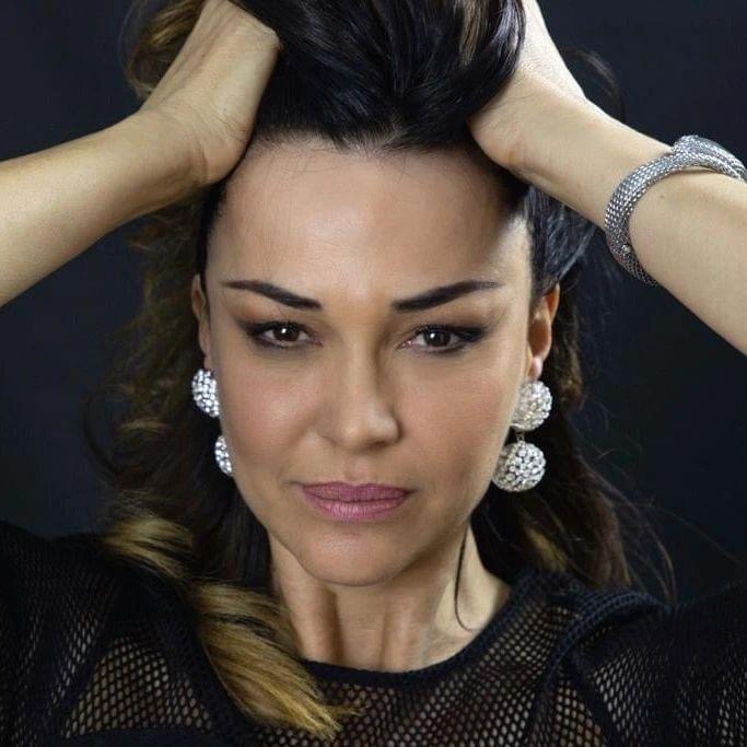 orecchini-pendenti-cabochon-doppi-INDOSSATI